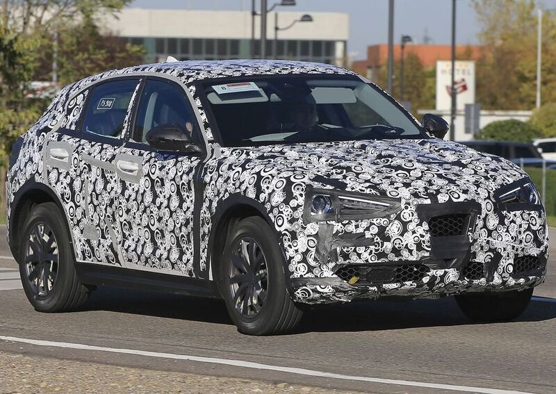 Alfa Romeo Stelvio: il SUV spiato in attesa di Los Angeles!