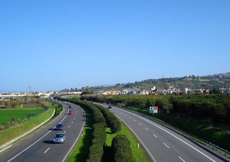 Guida in autostrada col foglio rosa: decreto al vaglio del Senato