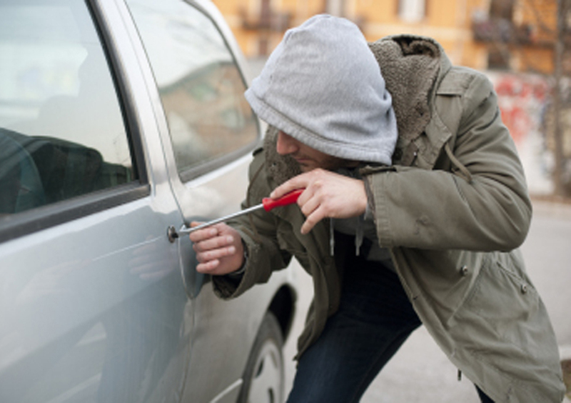 Cosenza, traffico di auto e stupefacenti: Polstrada e GdF sgominano banda criminale