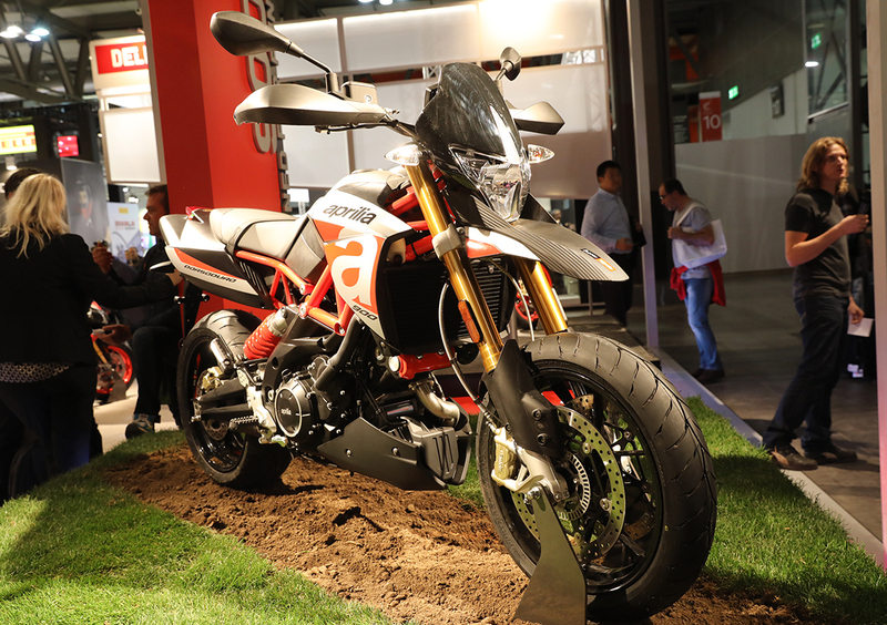 Aprilia Dorsoduro 900 ad EICMA 2016: foto e dati