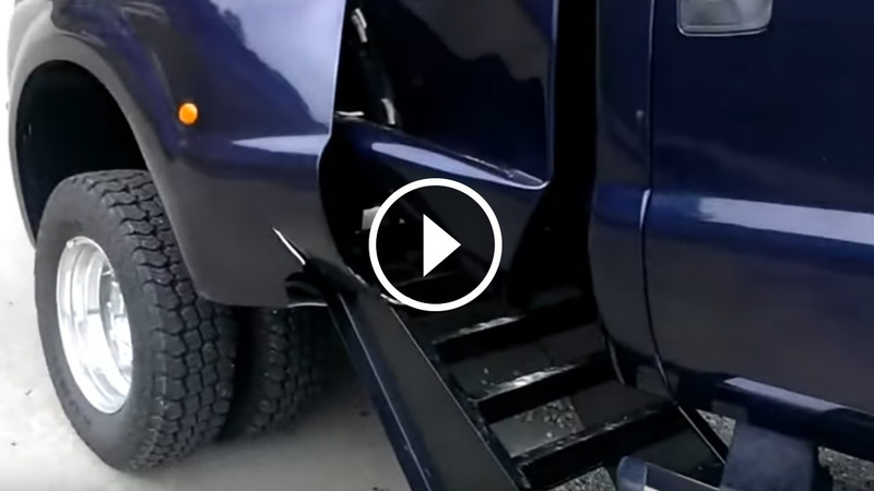 Ma si carica cos&igrave; un veicolo sul rimorchio? Epic Fail [Video]