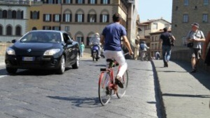 Bici in contromano in citt&agrave;: s&igrave; dal Ministero dei Trasporti