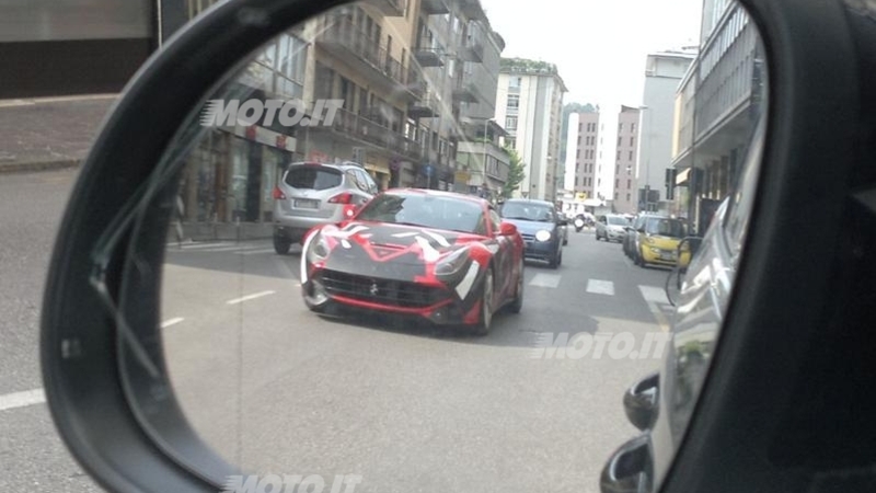 Ferrari F12berlinetta: quasi definitiva su strada