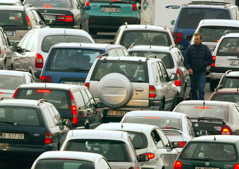 Napoli: stop al traffico tutti i luned&igrave;, mercoled&igrave; e venerd&igrave;. E arrivano le domeniche a piedi