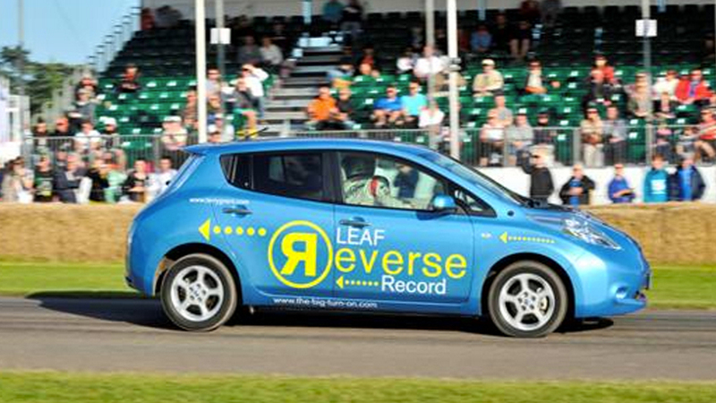 Nissan Leaf: record in retromarcia a Goodwood