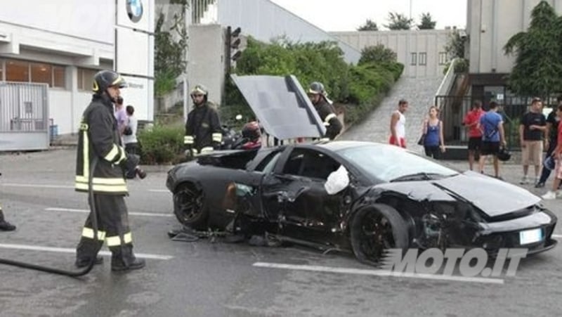 Lambo fuori controllo: dramma sfiorato in concessionaria BMW Motorrad