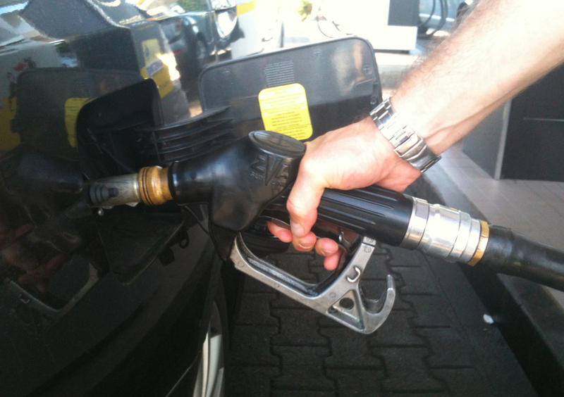 Torna a salire il prezzo dei carburanti nel mese di giugno 2013