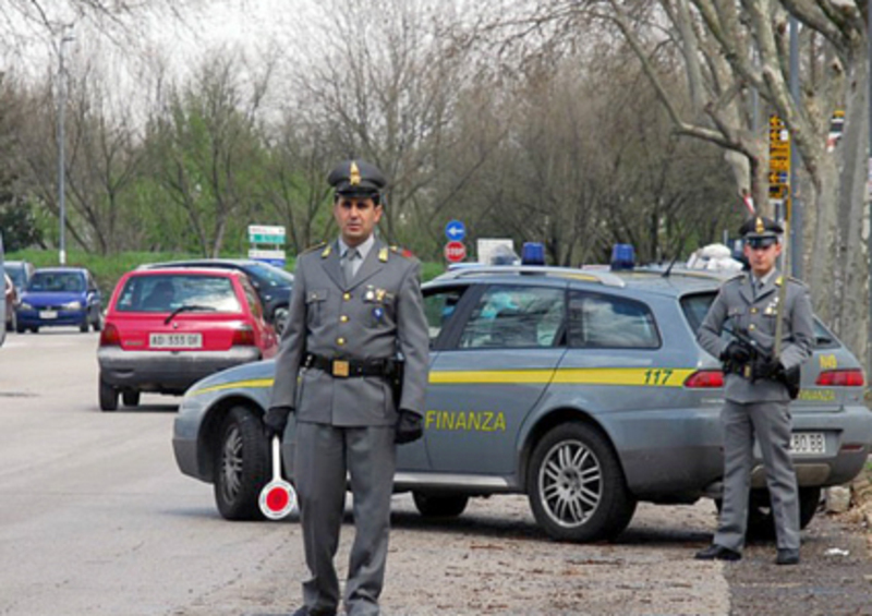 Auto: scoperta dalla GdF una maxievasione in Val d&#039;Aosta