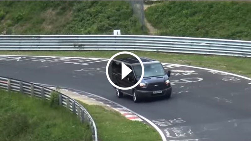 N&uuml;rburgring: un Ford Transit sfida le supercar [Video]