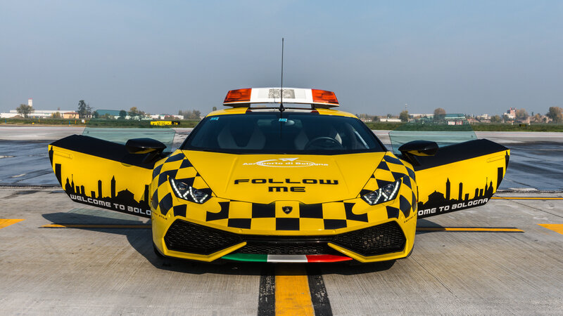 Lamborghini, una Huracan Follow Me per l&#039;Aeroporto di Bologna