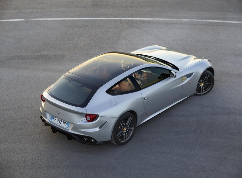 Ferrari FF: a Parigi anche con tetto panoramico