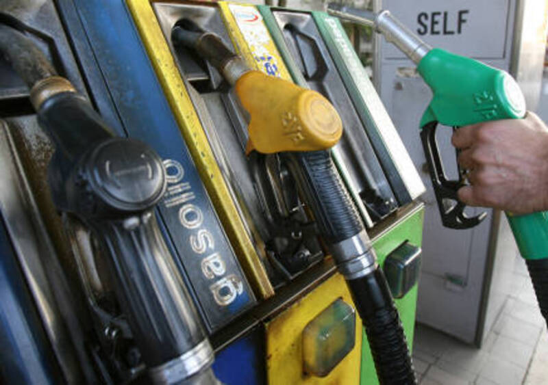 Carburanti: crollano i consumi a settembre