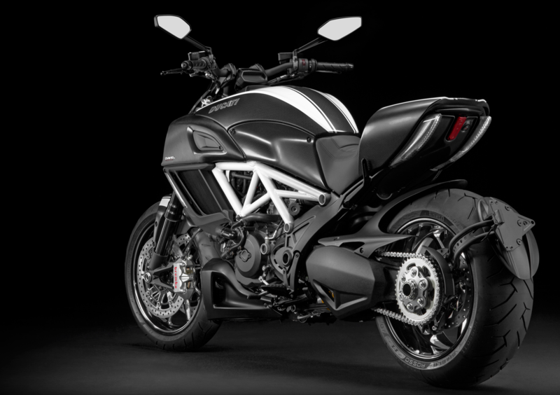 Ducati Diavel 1200 Diavel 1200 Carbon (2017 - 18) (11)