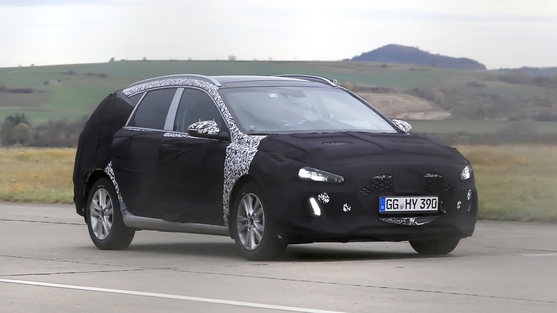 Nuova Hyundai i30 Station Wagon: le prime foto spia