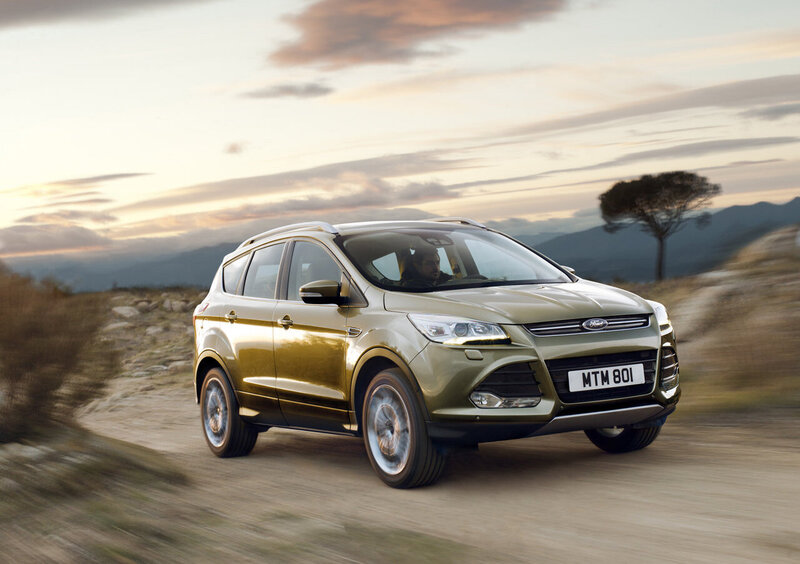 Ford Kuga si aggiorna. Sia dentro che fuori