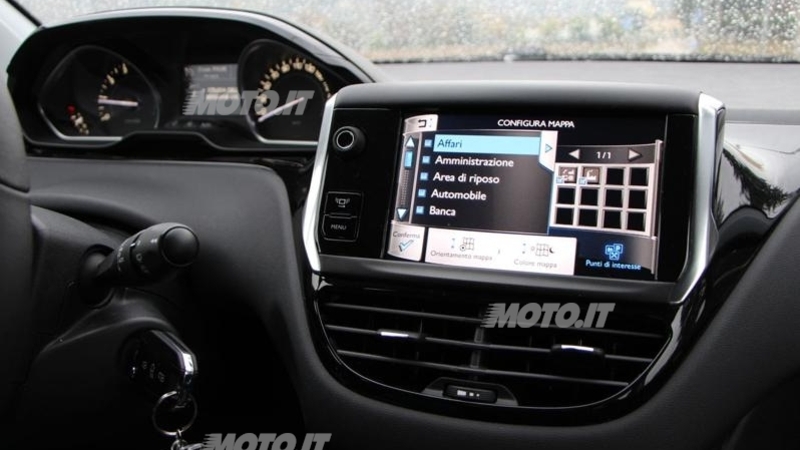 Peugeot 208: i segreti del sistema multimediale Touchscreen SMEG