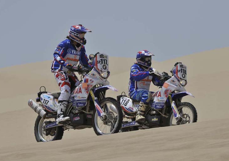 Dakar 2013, Tappa 2. Vincono Barreda (Husqvarna) e Peterhansel (Mini)