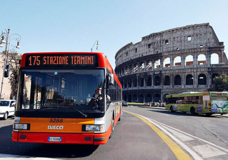 25 aprile: deviazioni per alcune linee bus a Roma