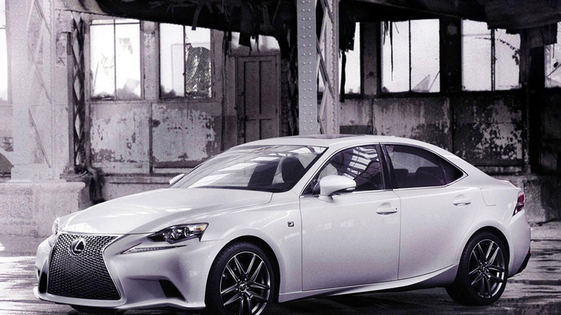 Nuova Lexus IS: le prime immagini ufficiali