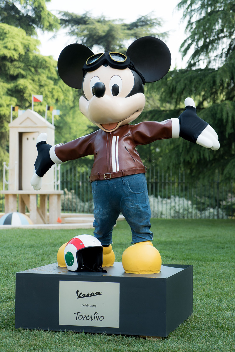 Le statue di Topolino all&#039;asta per ABIO