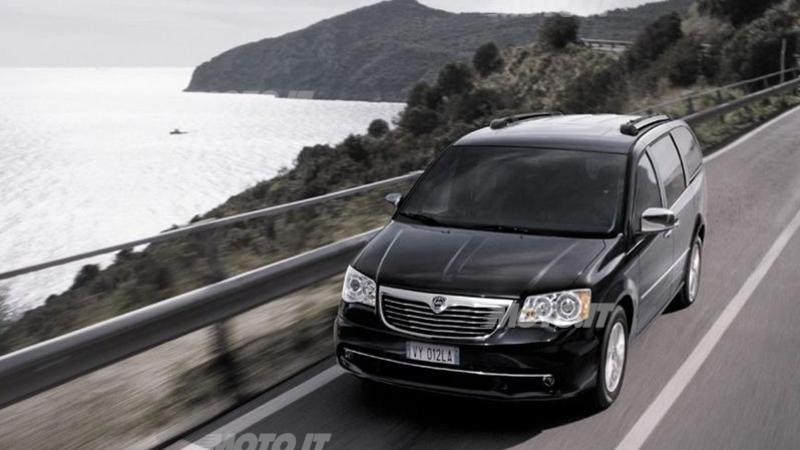 Lancia Voyager: ora con 2.8 diesel da 178 CV e V6 Pentastar da 283 CV