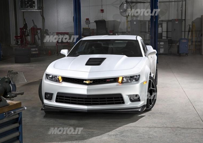 Chevrolet Camaro: a New York il restyling e la versione sportiva Z28