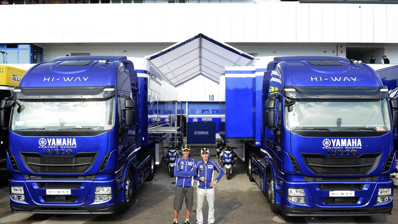 Iveco: 20 Stralis Hi-Way al Team Yamaha Factory Racing e a Dorna Sports