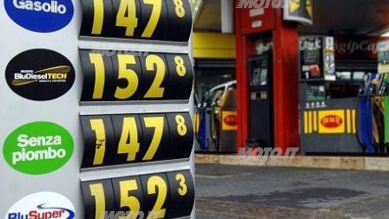 Prezzi carburanti: (quasi) addio alla terza cifra decimale