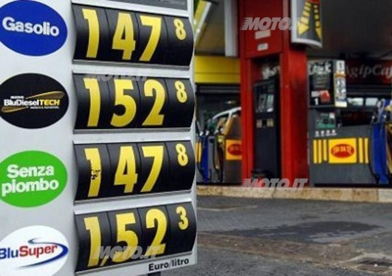 Prezzi carburanti: (quasi) addio alla terza cifra decimale