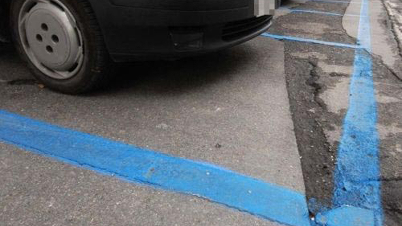 Strisce blu a Milano: il 50% non paga, in arrivo aumenti in centro