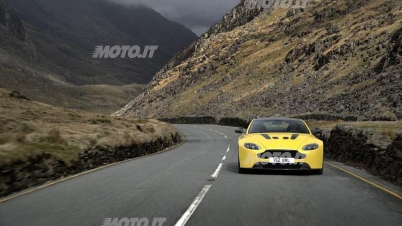 Aston Martin V12 Vantage S - Video