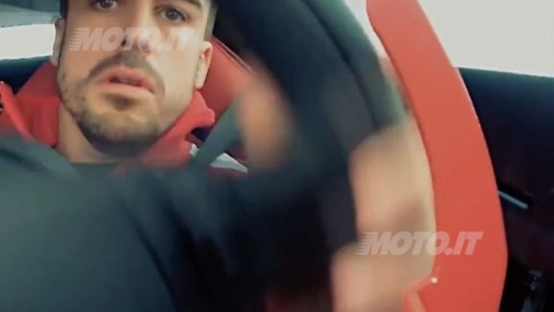 Fernando Alonso in pista a Fiorano con LaFerrari - Video