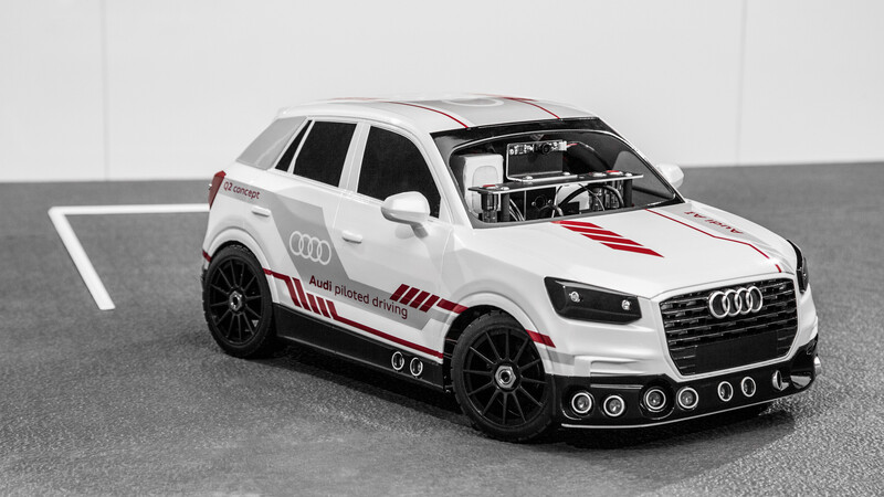 Audi Q2, il modellino che parcheggia da solo