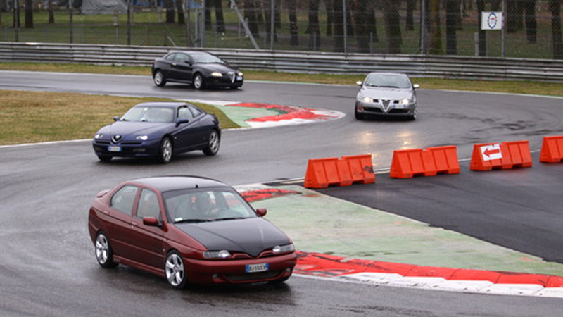 Incidente in pista o in un parcheggio: chi paga i danni?