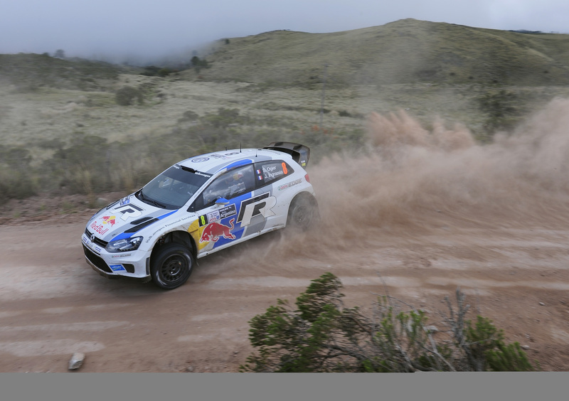 WRC 2013. Rally d&rsquo;Italia Sardegna. Sebastien Ogier (VW Polo R WRC) in testa alla fine della prima tappa