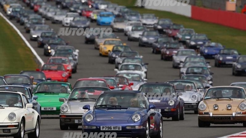 Porsche 911: 1.208 esemplari a Silverstone per celebrare i 50 anni del modello