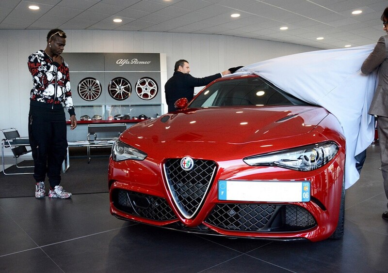 Un&#039;Alfa Romeo Giulia Quadrifoglio per Balotelli