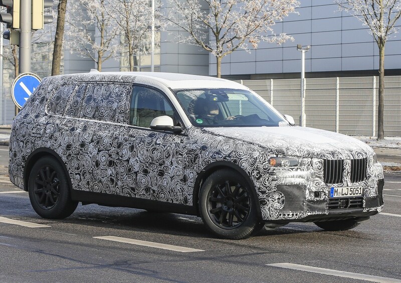 BMW X7: nuove immagini