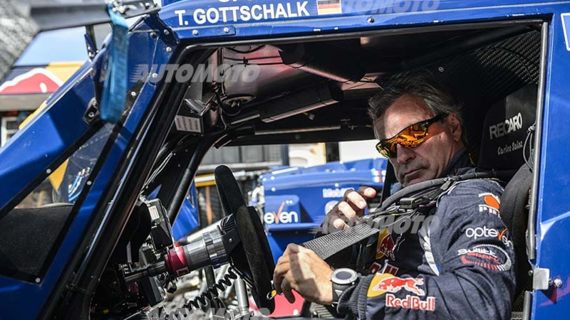 Dakar 2014, tappa 10. &ldquo;Peter&rdquo;-&ldquo;Nani&rdquo;, duello-spettacolo. Sainz si ritira