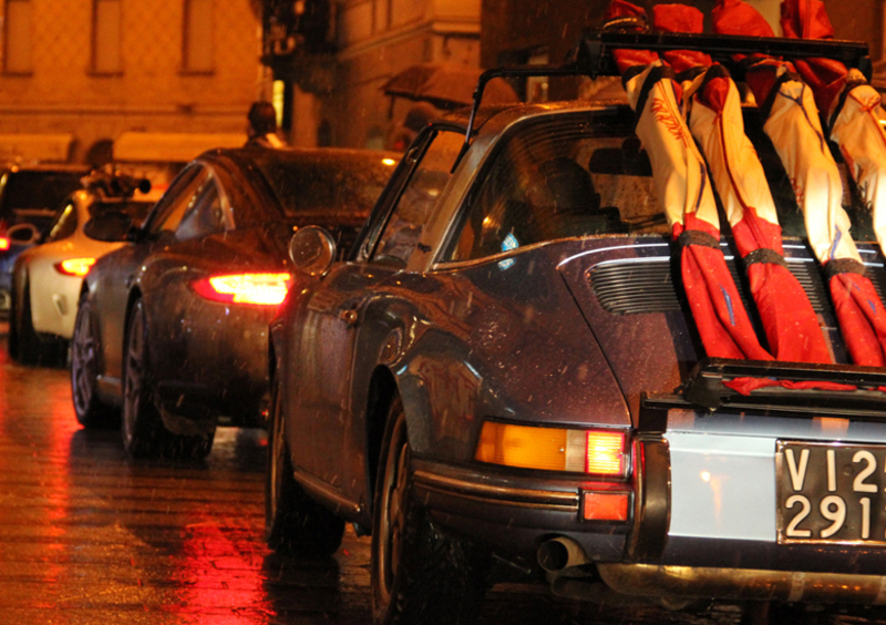 Porsche: l&#039;emozione di una sfilata sotto la neve di Ponte di Legno