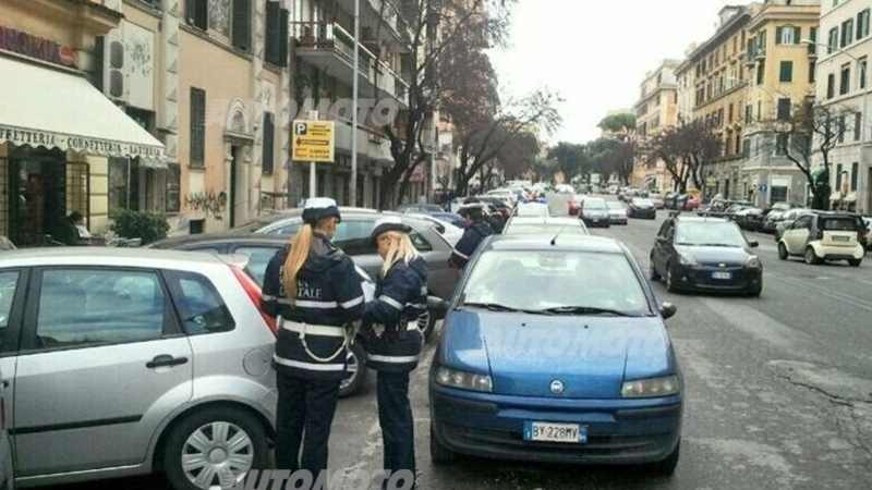 Infrazioni segnalate su Twitter: pioggia di multe &ldquo;social&rdquo; a Roma