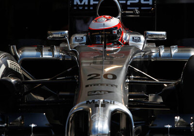 Formula 1 2014, test Bahrain day 2: Magnussen è il più veloce. Bene la Ferrari