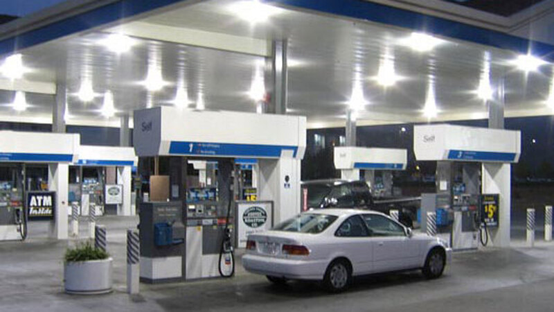 Benzina, arriva l&#039;ennesima accisa: nuovi aumenti da sabato 1 marzo