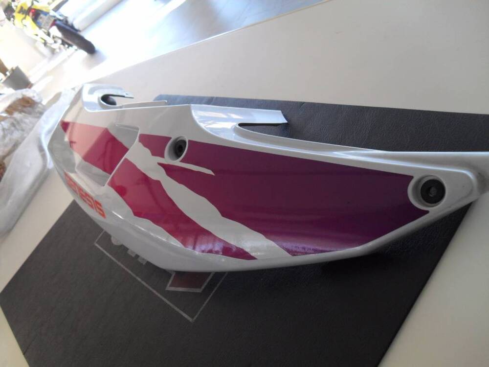 fianchetto dx fzr 600 Yamaha (3)