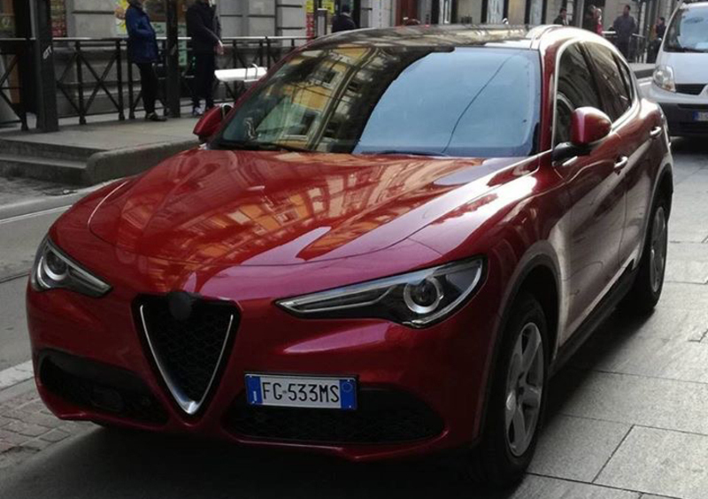 Alfa Romeo Stelvio, avvistato su strada il benzina da 280 CV [Video]