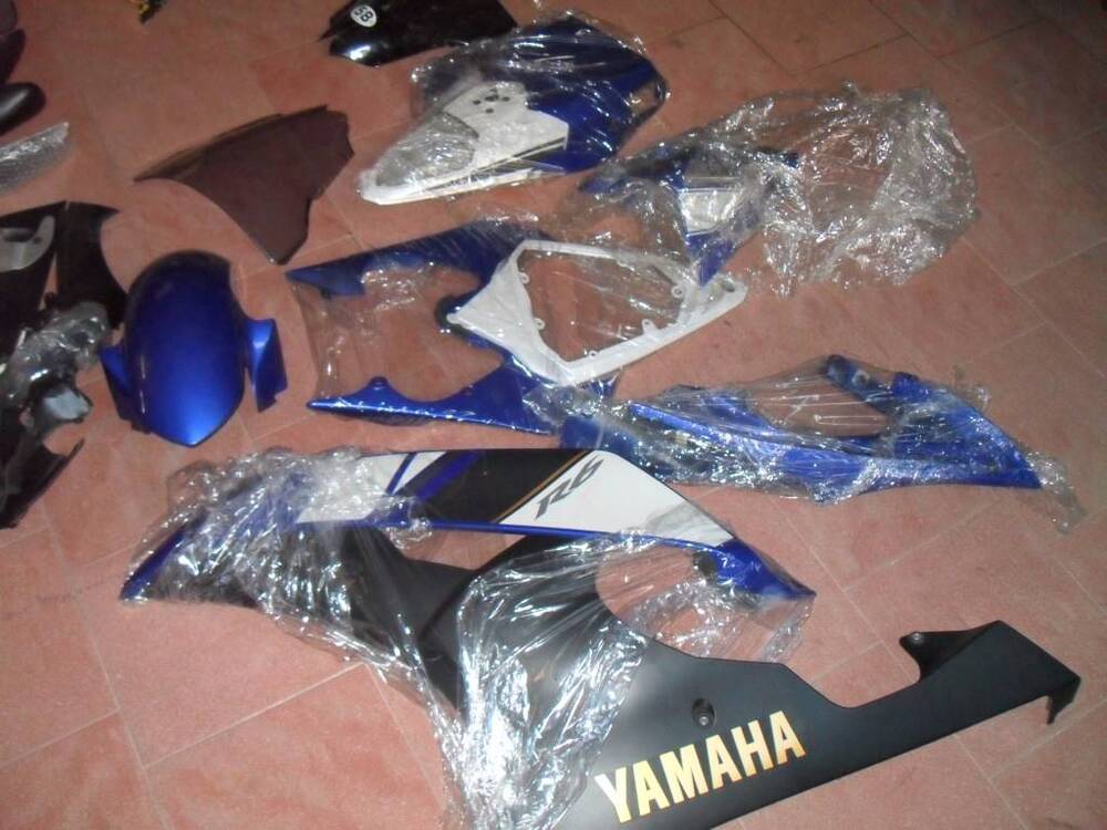 RICAMBI VARI YAMAHA R6 (2)