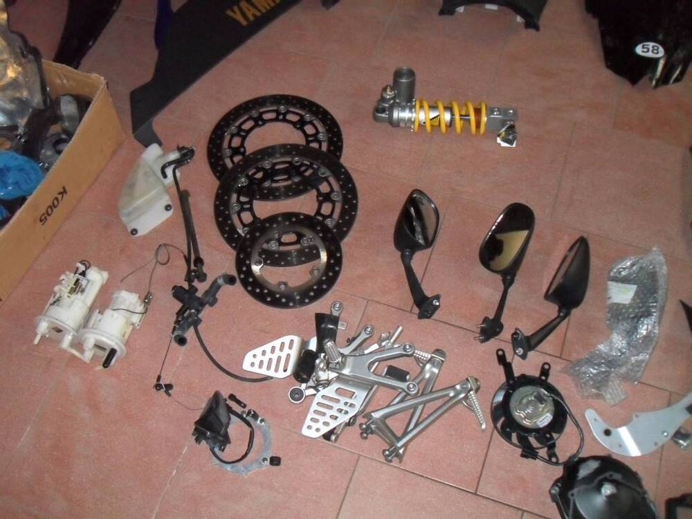 RICAMBI VARI YAMAHA R6 (3)