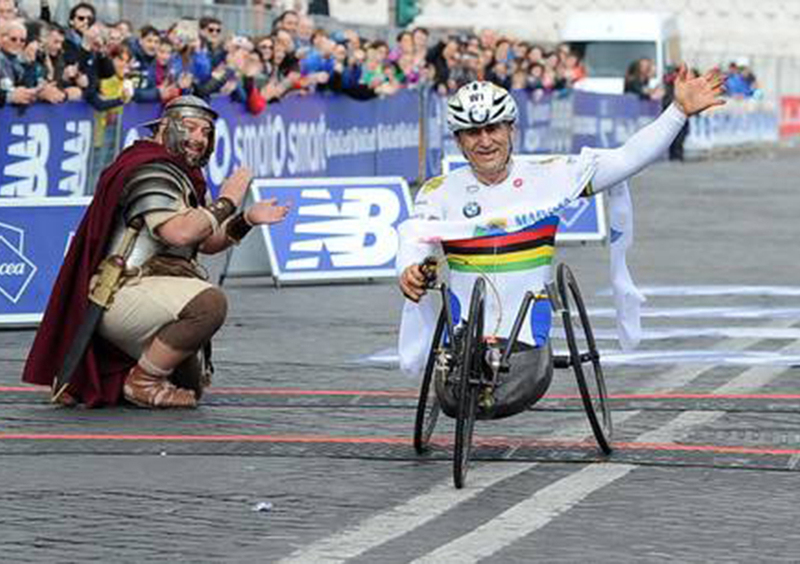 Zanardi vince per la quarta volta la Maratona di Roma in handbike