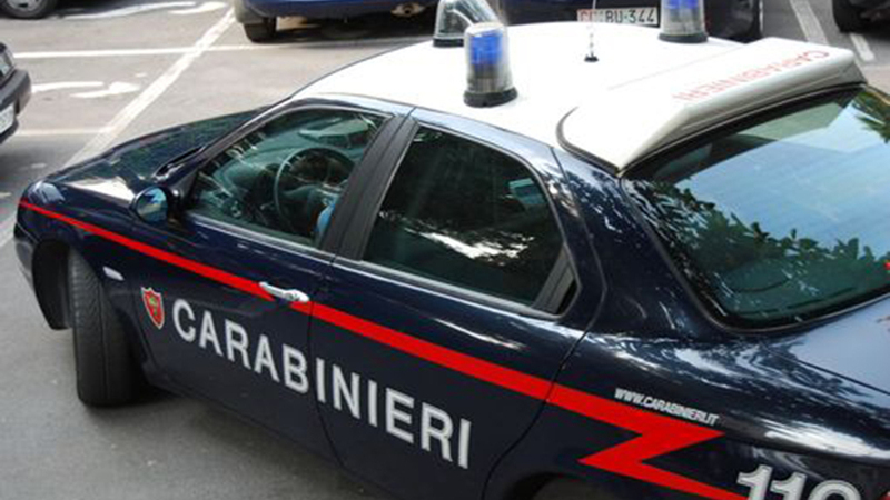 Auto nuove circolavano con targhe vecchie: denunciati in 25 per riciclaggio