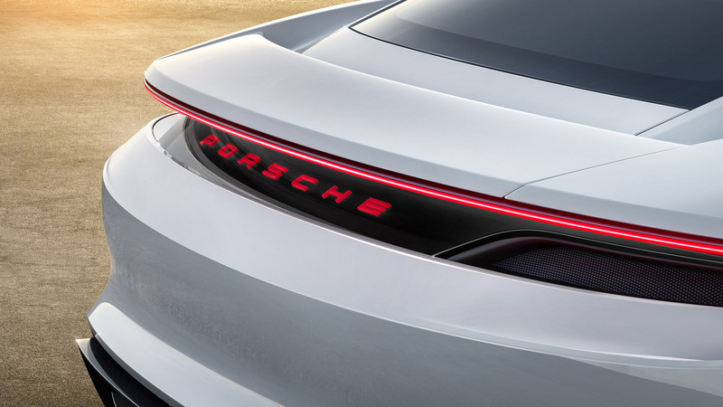 Porsche: ecco Mission E, la visione del futuro del brand